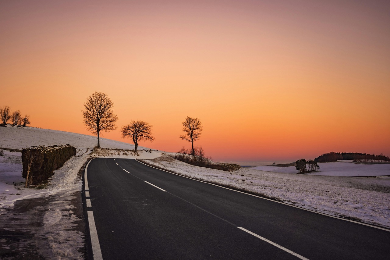 Conducir con nieve y hielo 2026: neumáticos y técnicas exigidas