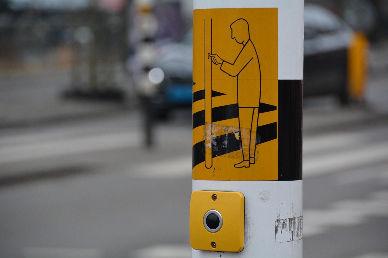 Conducción en ciudad 2026: cómo no fallar en semáforos, pasos de peatones y zonas escolares