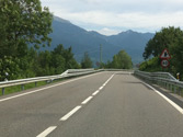 Imagen de la pregunta DGT: ¿A qué velocidad máxima puede adelantar una motocicleta por una carretera convencional?