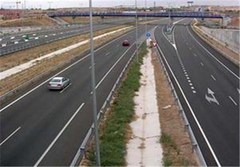 Imagen de la pregunta DGT: Si circula y tiene dudas sobre las condiciones de luminosidad, ¿qué debe hacer?