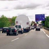 Imagen de la pregunta DGT: Los transportes especiales o en régimen de transporte especial, en caso de avería de la señal lumino...