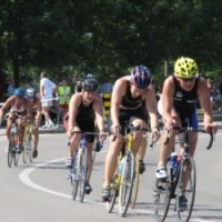 Imagen de la pregunta DGT: ¿Está permitido que los grupos de bicicletas no mantengan la distancia de seguridad con el vehículo...