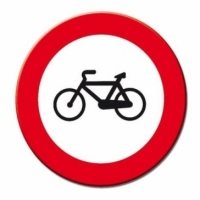 Pregunta DGT: A una vía así señalizada, ¿qué vehículos no pueden acceder?
