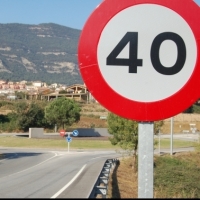 Imagen de la pregunta DGT: ¿Qué significa una señal en la calzada con un 40 dentro de un círculo?