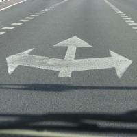 Imagen de la pregunta DGT: ¿Cuál de éstas NO es una función de las marcas viales?