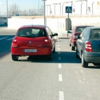 Imagen de la pregunta DGT: Para hacer una parada, ¿Está permitido circular marcha atrás?